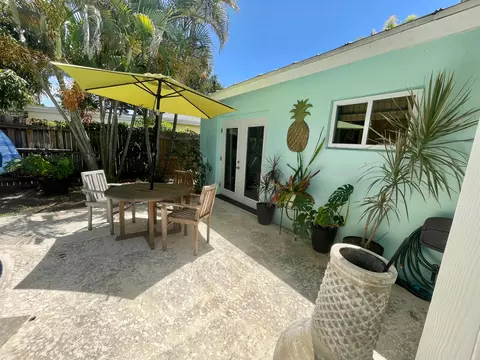 Exterior - 415 Beacon St, Tequesta, FL 33469 photo 2 of 5