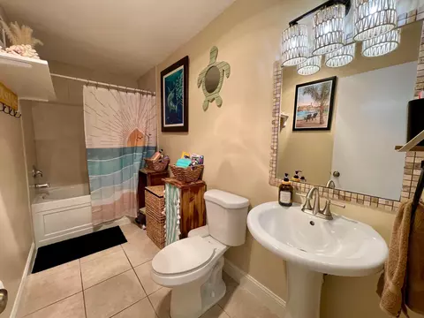 Bath - 415 Beacon St, Tequesta, FL 33469 photo 2 of 2