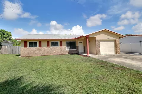 2233 NW 3rd Ave, Boca Raton, FL 33431