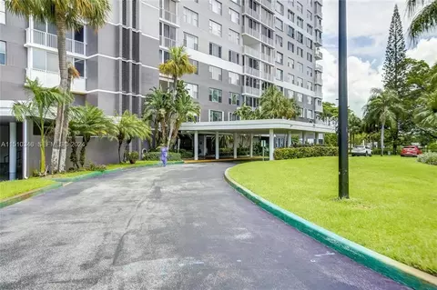 3850 Washington St #812, Hollywood, FL 33021