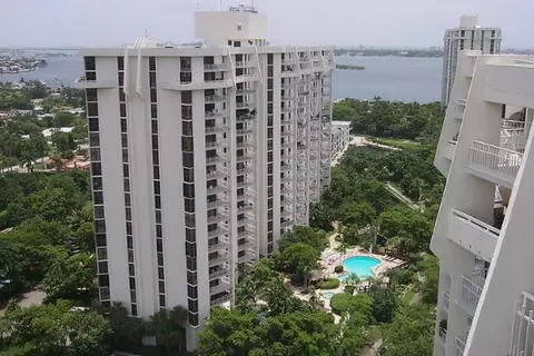 1000 Quayside Ter #408, Miami, FL 33138