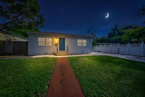 827 Nathan Hale Rd, West Palm Beach, FL 33405