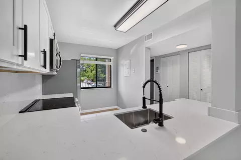 6795 Huntington Ln #201, Delray Beach, FL 33446