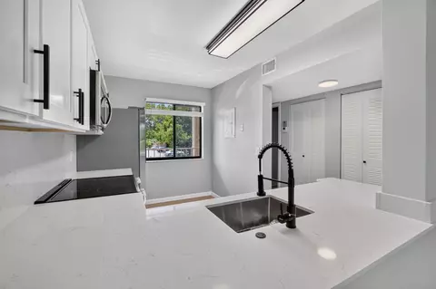 6795 Huntington Ln #201, Delray Beach, FL 33446