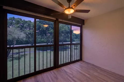 6935 Huntington Ln #207, Delray Beach, FL 33446