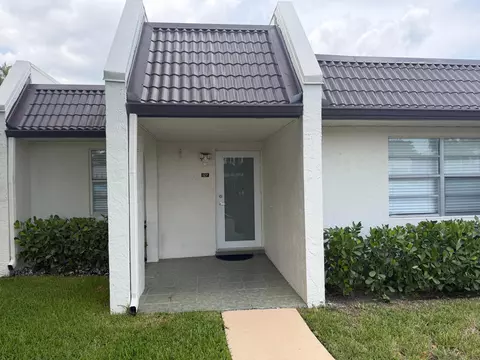 127 Lake Rebecca Dr, West Palm Beach, FL 33411