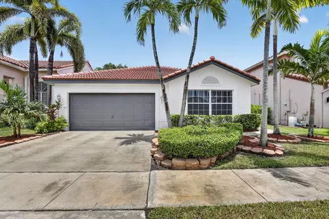 1371 SW 181st Ave, Pembroke Pines, FL 33029