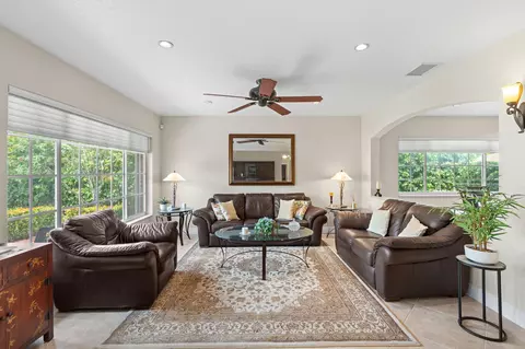 10520 NW 43rd Ct, Coral Springs, FL 33065
