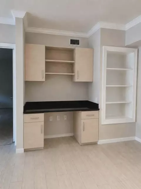 6573 Emerald Dunes Dr #201, West Palm Beach, FL 33411