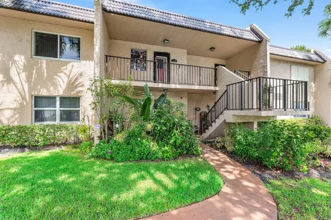 112 Lake Constance Dr, West Palm Beach, FL 33411