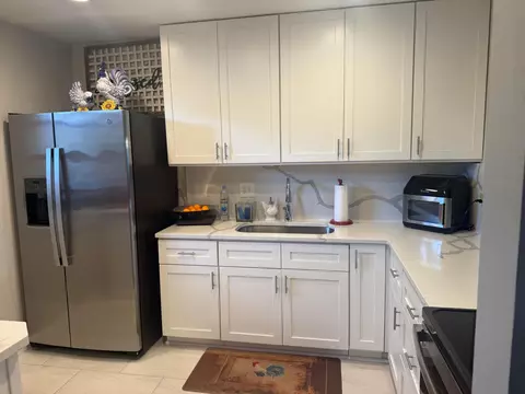 112 Lake Constance Dr, West Palm Beach, FL 33411