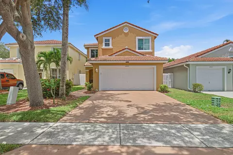 6933 Desert Inn Ter, Lake Worth, FL 33463