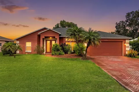 631 SE Stow Ter, Port Saint Lucie, FL 34984