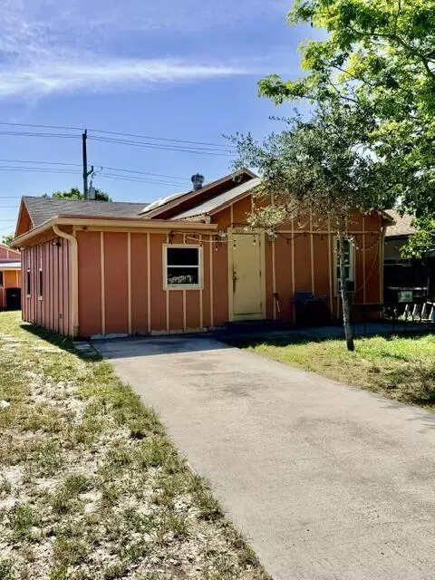 1009 S Pine St, Lake Worth Beach, FL 33460