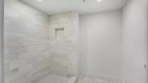 Bath - 100 S Beach Rd #103, Jupiter, FL 33469 photo 4 of 5