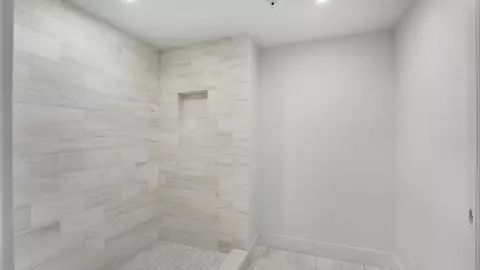 Bath - 100 S Beach Rd #103, Jupiter, FL 33469 photo 4 of 5