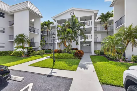 29 Colonial Club Dr #202, Boynton Beach, FL 33435