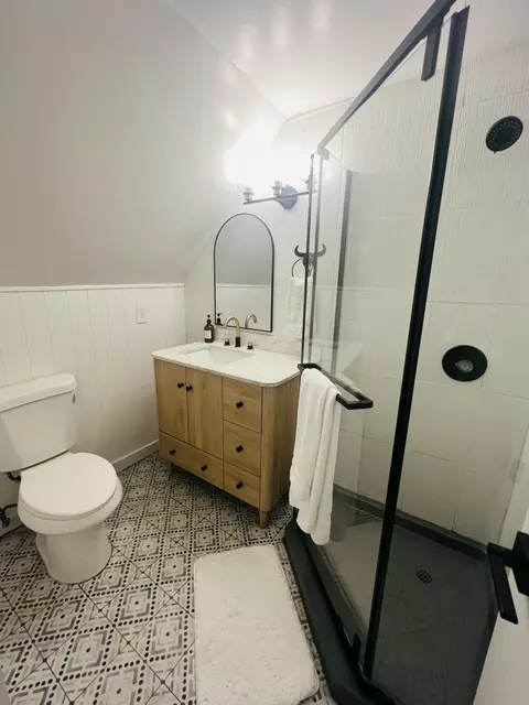 Bath - 9706 Sandy Rd, Jupiter, FL 33478 photo 2 of 2