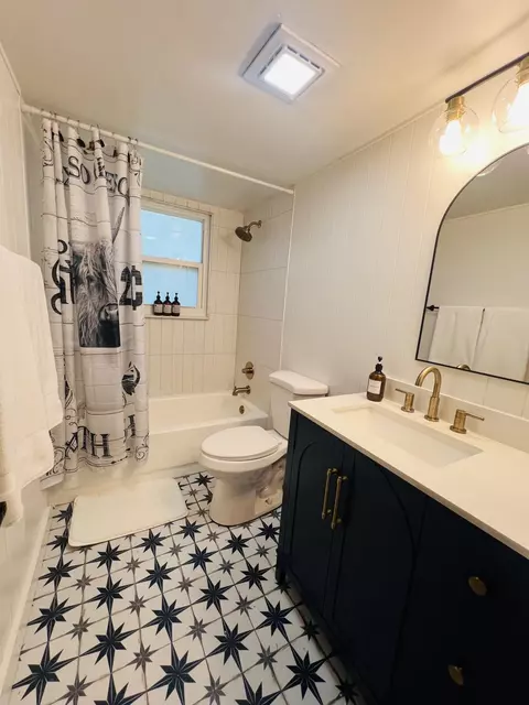 Bath - 9706 Sandy Rd, Jupiter, FL 33478 photo 1 of 2
