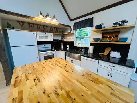 Kitchen - 9706 Sandy Rd, Jupiter, FL 33478 photo 2 of 3