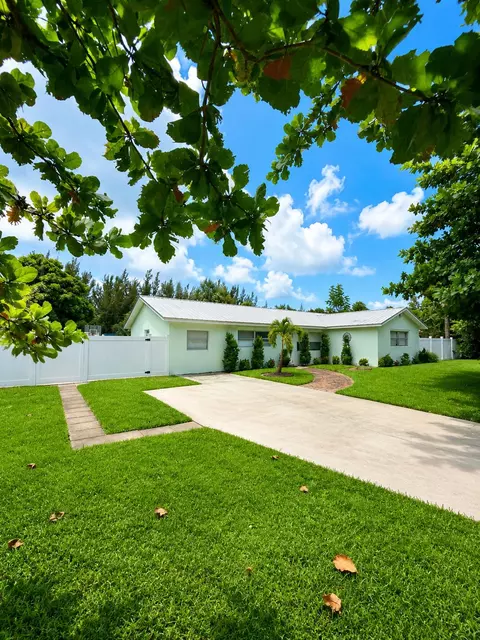 6739 Patricia Dr, West Palm Beach, FL 33413