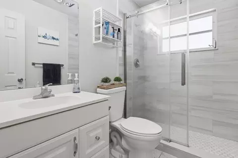 Bath - 1505 Donald Rd, Jupiter, FL 33469 photo 1 of 2