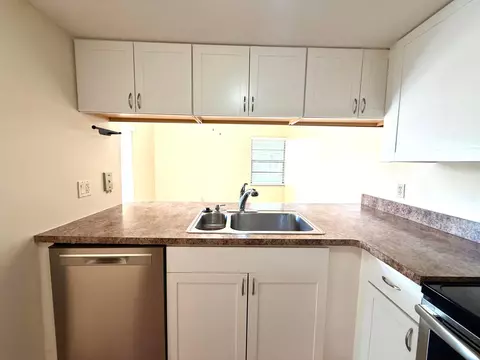 Kitchen - 3100 SE Brook St, Stuart, FL 34997 photo 4 of 4