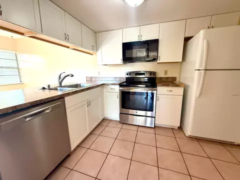 Kitchen - 3100 SE Brook St, Stuart, FL 34997 photo 1 of 4