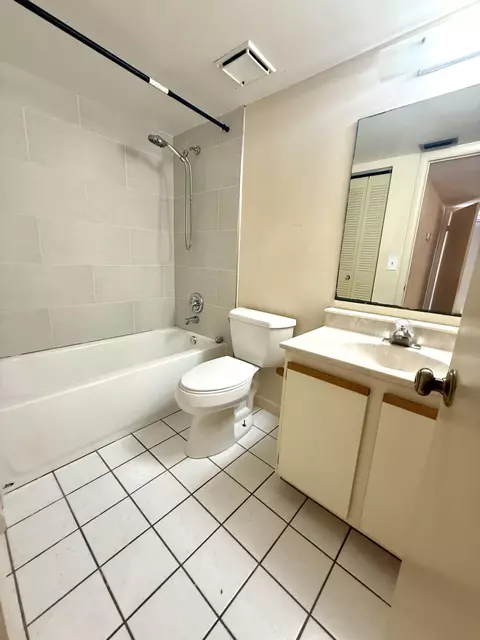 Bath - 3100 SE Brook St, Stuart, FL 34997 photo 4 of 4