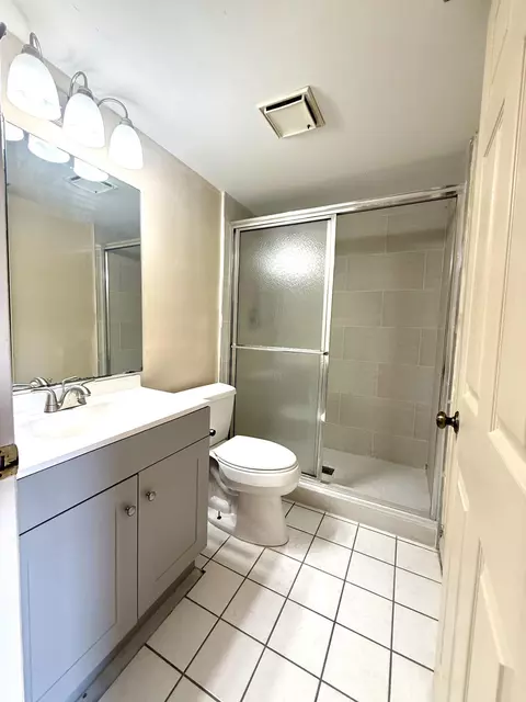 Bath - 3100 SE Brook St, Stuart, FL 34997 photo 3 of 4