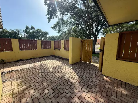 Exterior - 3100 SE Brook St, Stuart, FL 34997 photo 4 of 5