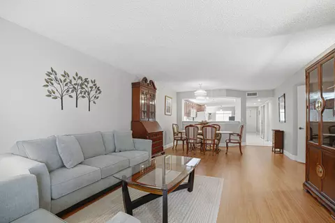 7643 Granville Dr #210, Tamarac, FL 33321