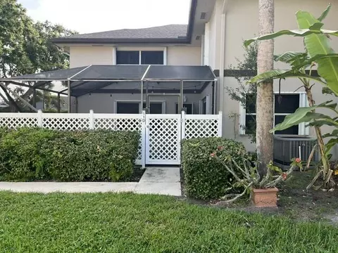 11 Amherst Ct #D, Royal Palm Beach, FL 33411
