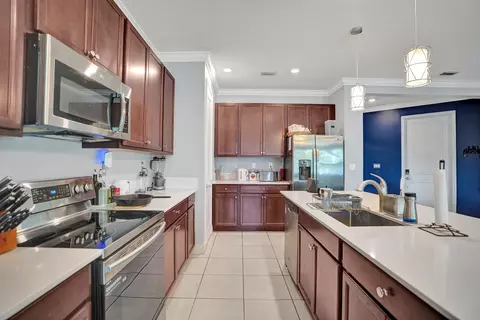 Kitchen - 4147 Rosa Dr, Lighthouse Point, FL 33064 photo 2 of 4