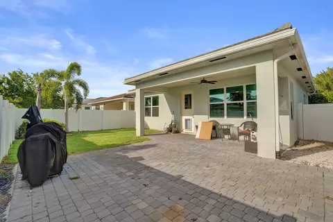 Exterior - 4147 Rosa Dr, Lighthouse Point, FL 33064 photo 2 of 11