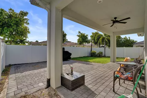 Exterior - 4147 Rosa Dr, Lighthouse Point, FL 33064 photo 3 of 11