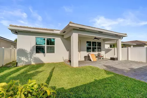 Exterior - 4147 Rosa Dr, Lighthouse Point, FL 33064 photo 5 of 11