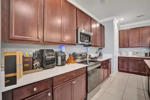 Kitchen - 4147 Rosa Dr, Lighthouse Point, FL 33064 photo 3 of 4
