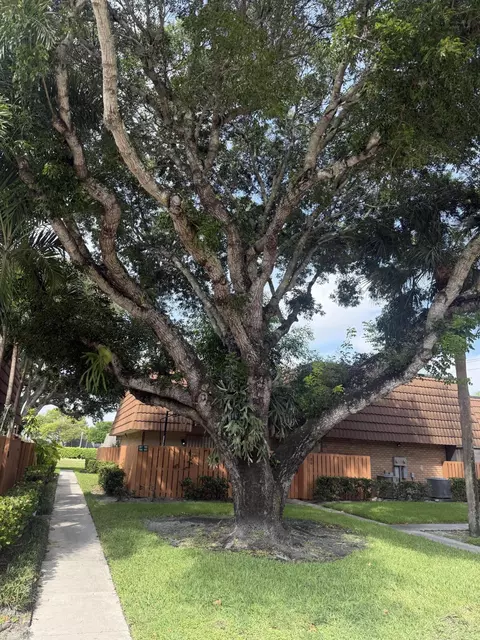 187 Charter Way, West Palm Beach, FL 33407