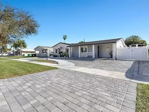 9390 SW 190th St, Cutler Bay, FL 33157