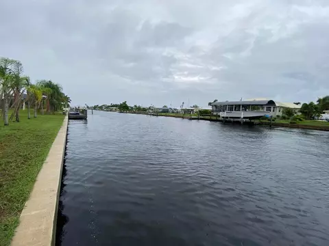 134 Bangsberg Rd SE, Port Charlotte, FL 33952