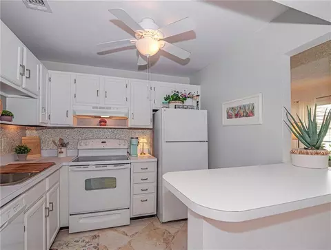75 Royal Oak Ct #204, Vero Beach, FL 32962
