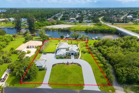 470 SE Pine Rd, Port Saint Lucie, FL 34984