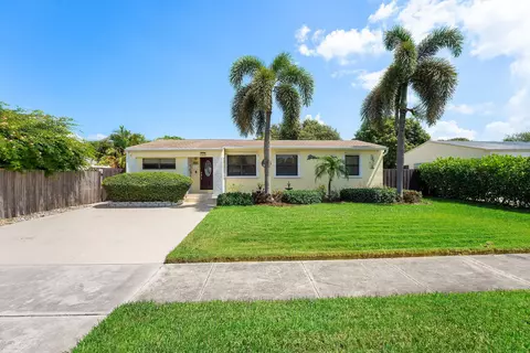 141 Date Palm Dr, Lake Park, FL 33403