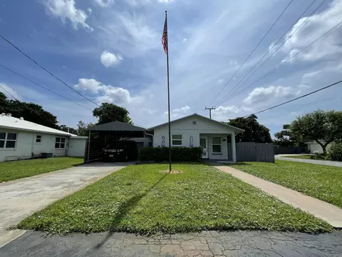 222 SE 3rd St, Boynton Beach, FL 33435