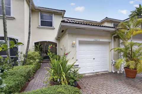 13433 Georgian Ct, Wellington, FL 33414