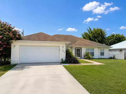 2017 SE Dranson Cir, Port Saint Lucie, FL 34952