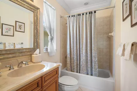 Bath - 15968 Double Eagle Trl, Delray Beach, FL 33446 photo 3 of 4