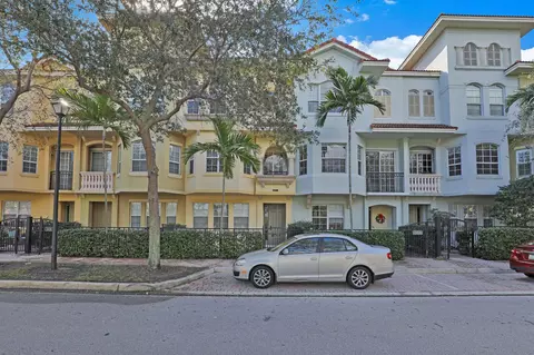 2425 San Pietro Cir, Palm Beach Gardens, FL 33410