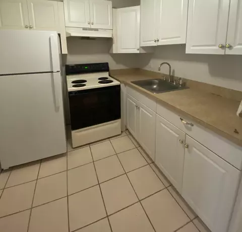 152 Camden G, West Palm Beach, FL 33417
